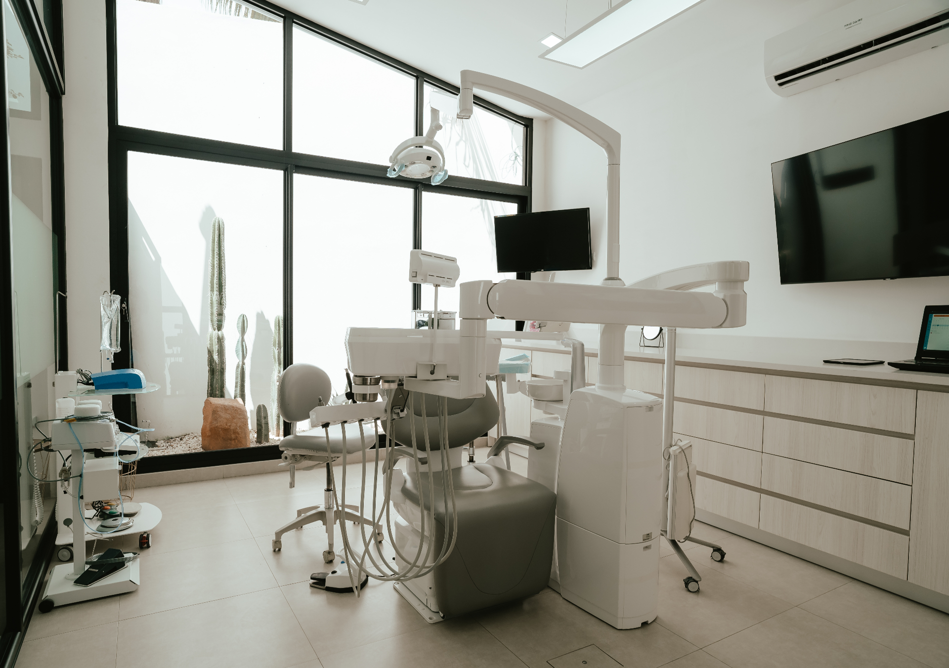 Equipo dental de última generación en LS Dental Clinic